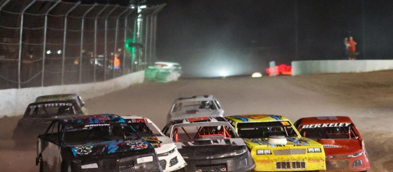 Close racing kicked off the opening night of the Duel in the Desert.