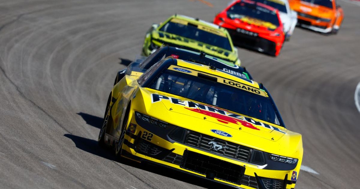 O'reilly Javascript Drivers Logano clinches championship 4 spot with South Point 400 NASCAR Cup ...