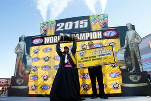 Antron Brown is looking to clinch a NHRA Top Fuel world title in Las Vegas for the second consecutive year.