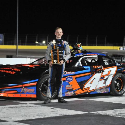 Tanner Reif won the 50-lap Jr. Late Models feature at The Bullring at LVMS on Night 1 of the Senator's Cup Fall Classic.