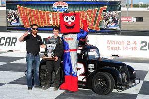 Sam Mayer of Franklin, Wis., won the Young Lions Las Vegas finale and the season championship at the US Legends Asphalt Nationals at The Bullring on Saturday.