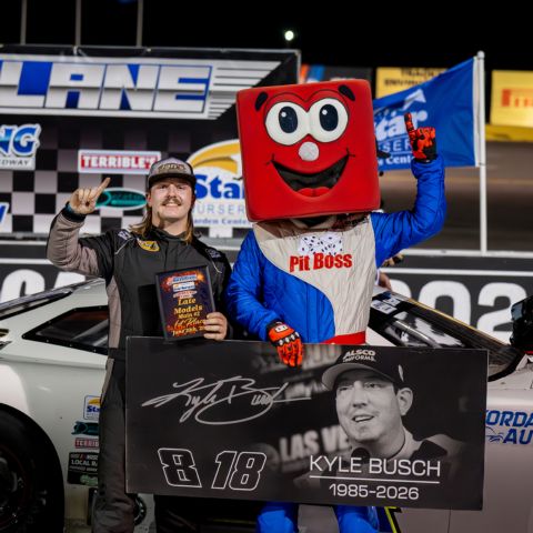 Racing at The Bullring at Las Vegas Motor Speedway