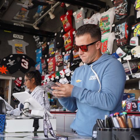 Autograph Sessions at LVMS