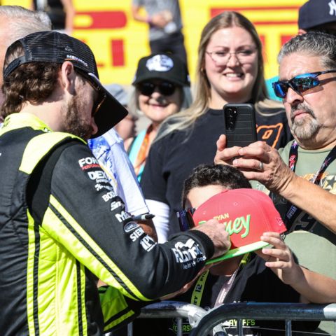 Autograph Sessions at LVMS